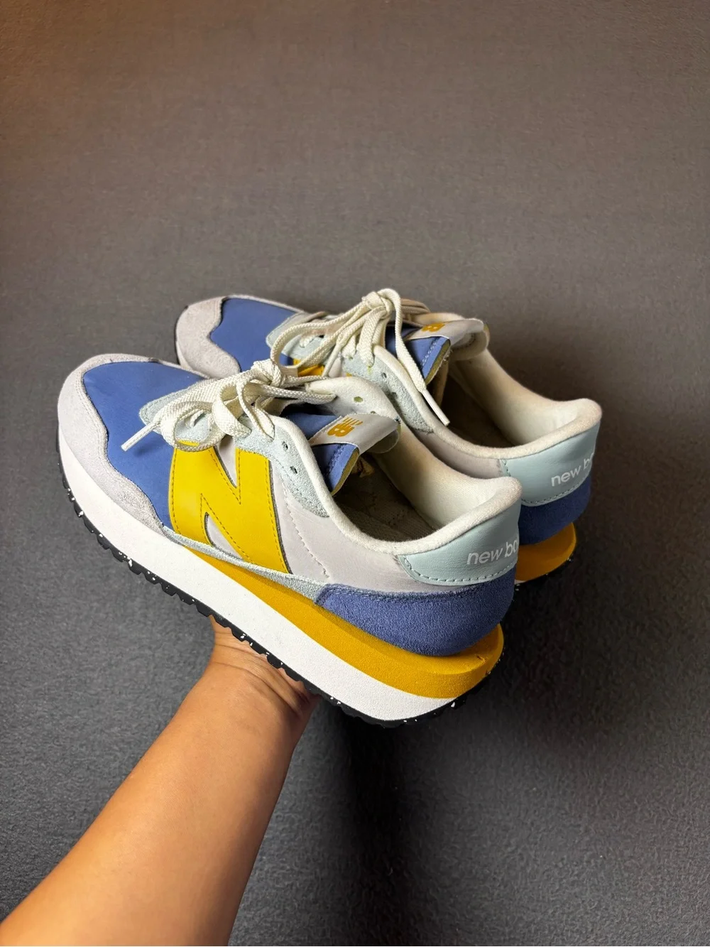 New Balance 237 women’s sneakers in blue, yellow, size 7 - Picture 3 of 9